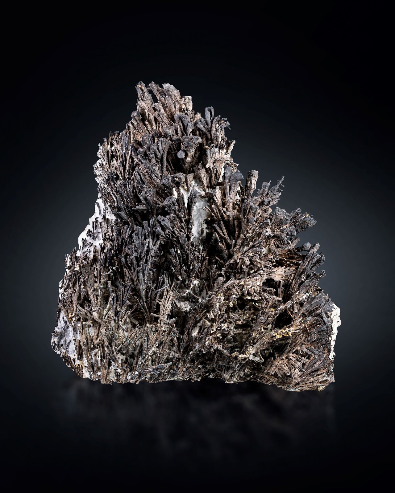 Dyscrasita
22 x 10 x 22 cm / cristal principal: 7.5 cm
(Autor: Museo MIM)