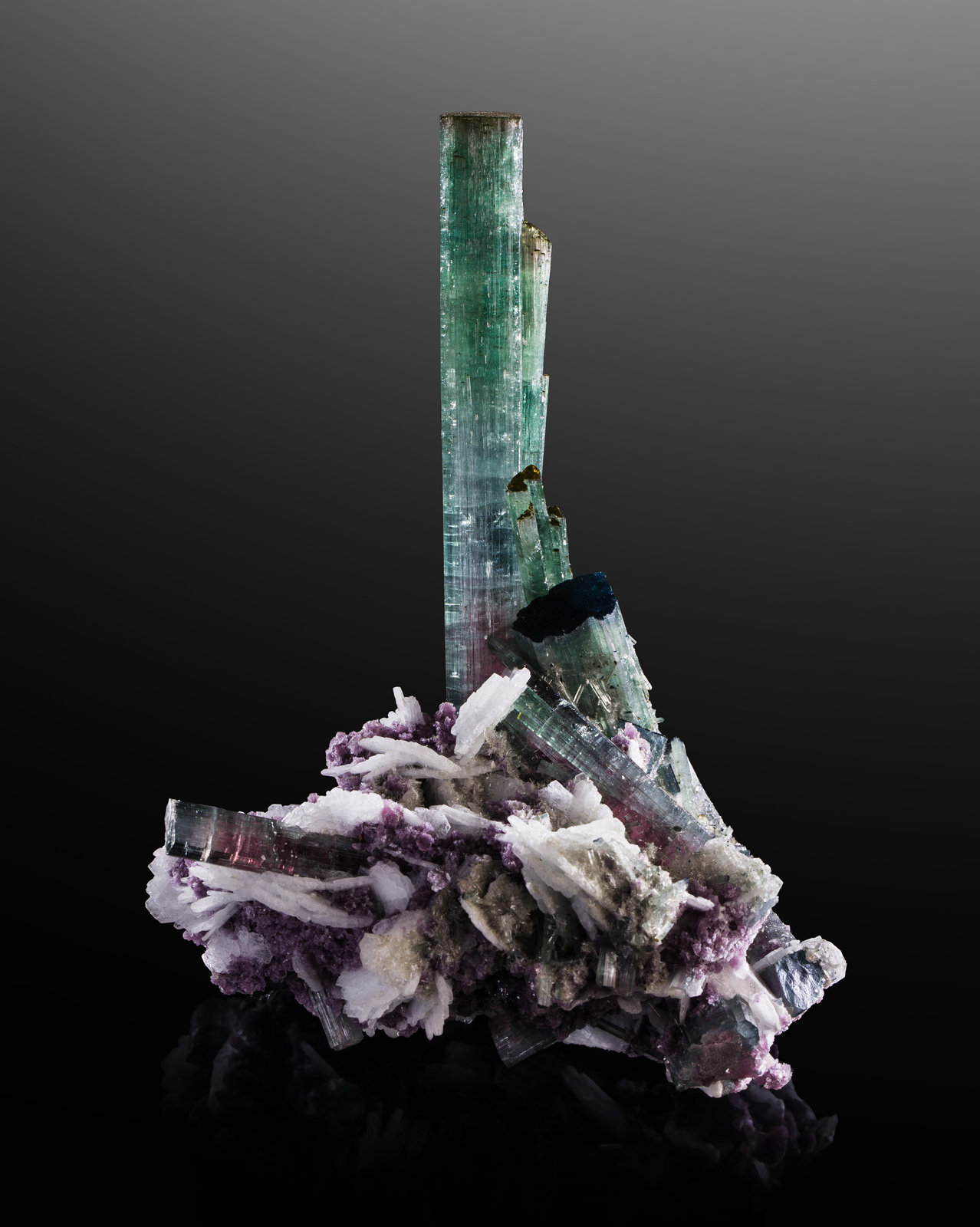 Elbaita
14 x 9 x 17.5 cm / cristal principal: 16.0 cm
(Autor: Museo MIM)