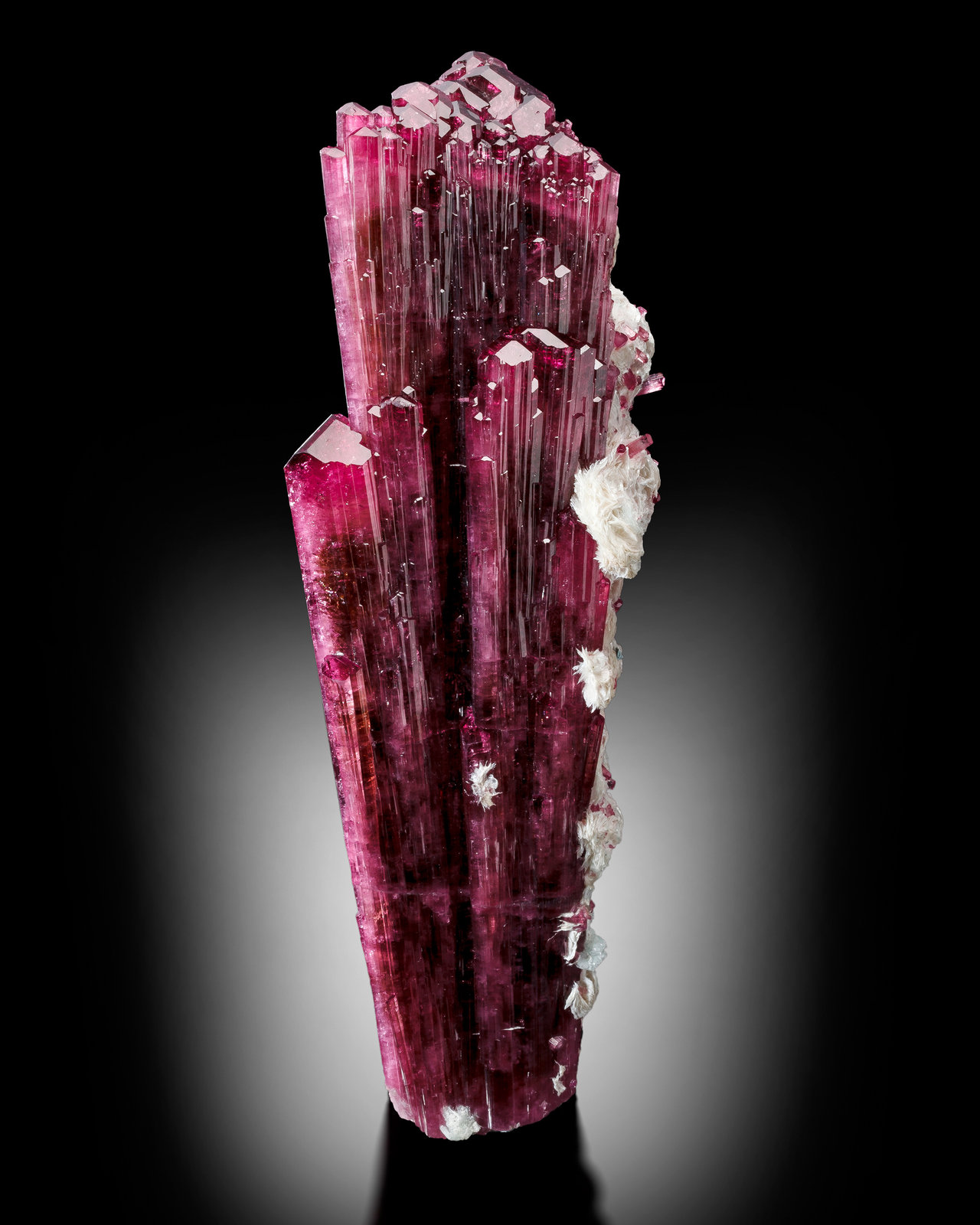 Elbaita
13 x 13 x 38 cm / cristal principal: 38.0 cm
(Autor: Museo MIM)