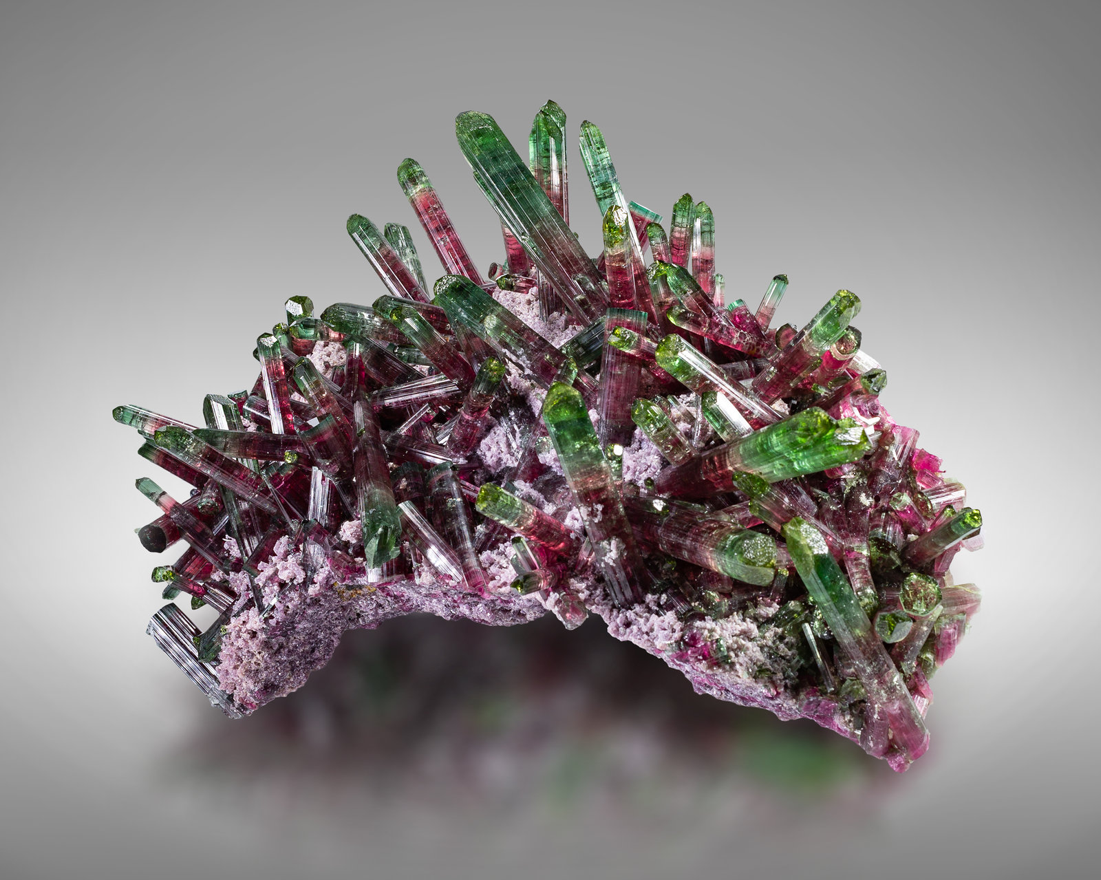 Elbaíta con lepidolita
40 x 23 x 13.5 cm / cristal principal: 16 cm
(Autor: Museo MIM)