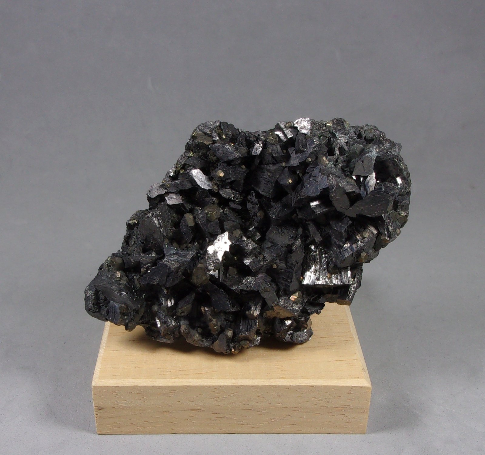 Enargita
8 x 5,5 x 2 cm.
(Autor: J. G. Alcolea)
