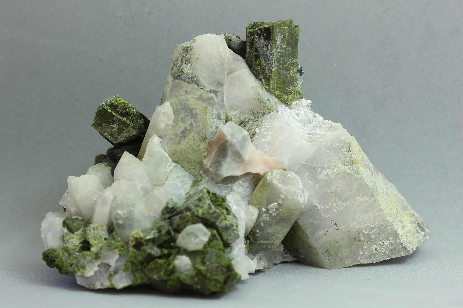 Epidota
100x53x61 mm
(Autor: Juan Espino)