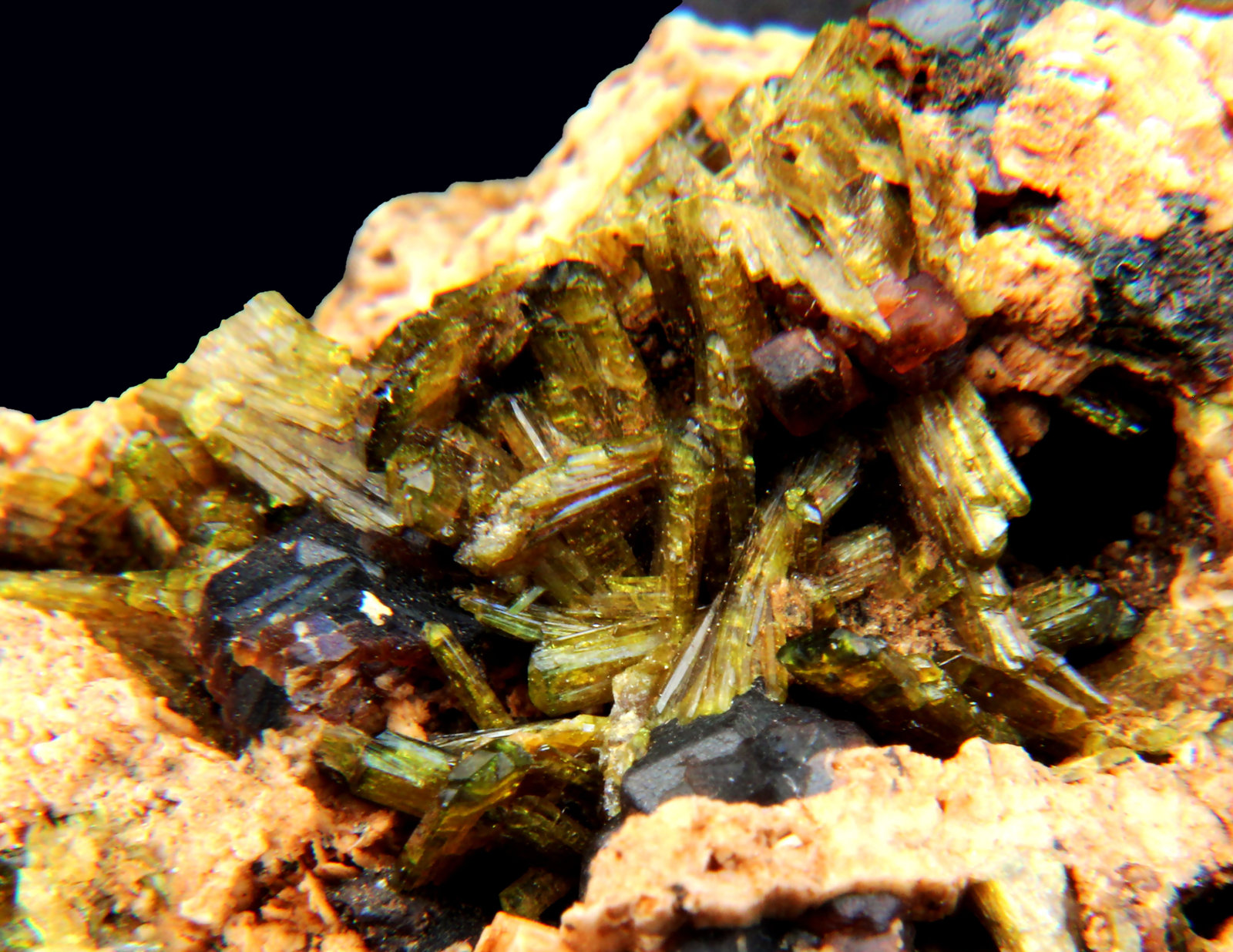 Epidota
60 x 38 x 25 mm.
(Autor: José Luis Zamora)