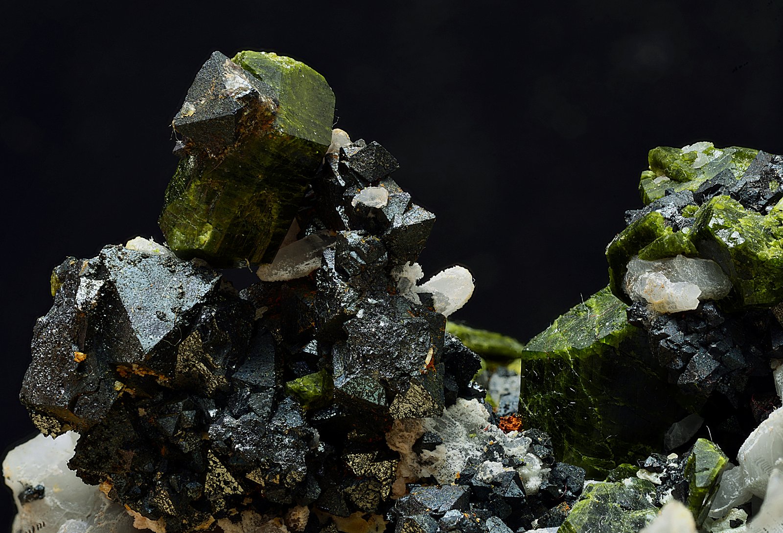 Epidota y magnetita
Campo de visión de 5x4cm
(Autor: Antonio Carmona)