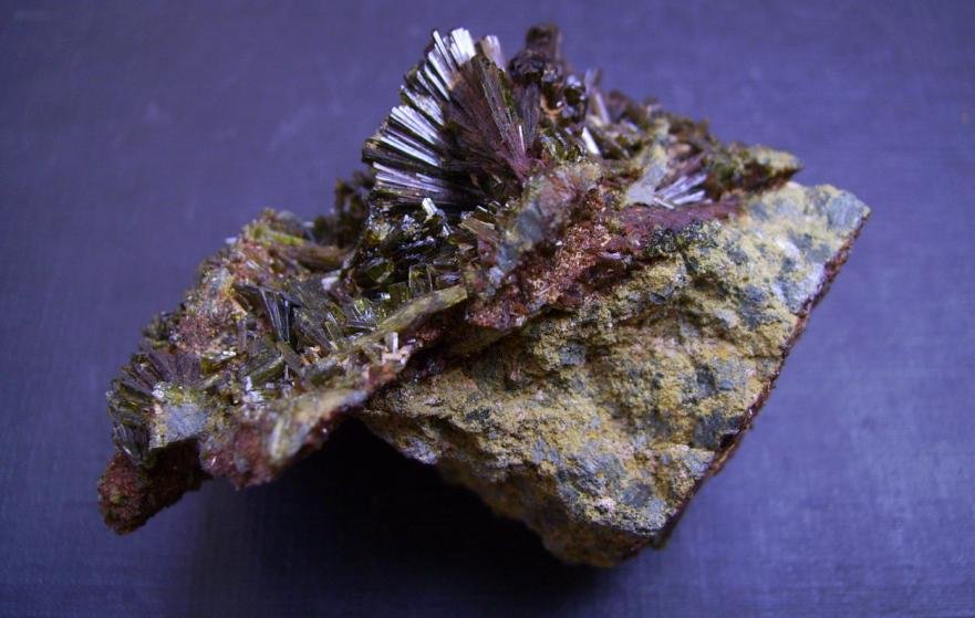 Epidota
6 x 5 x 4 cm
(Autor: Antonio Alcaide)