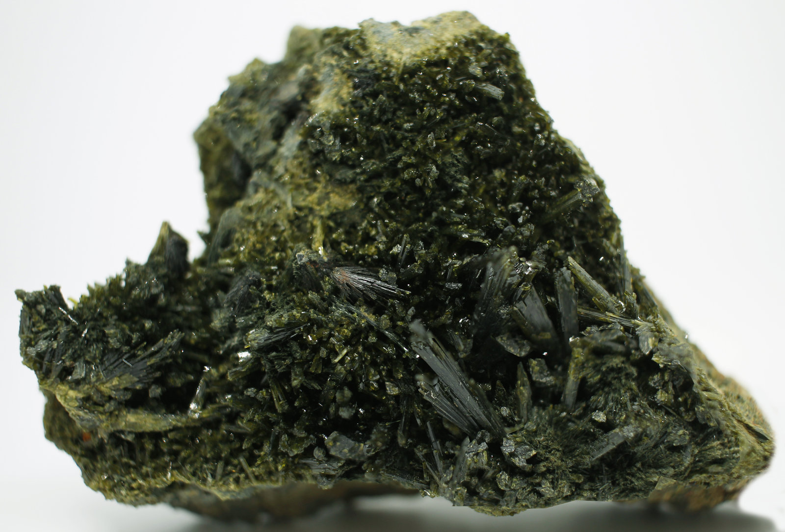 Epidota
90x55x40  mm.
(Autor: Luis Edmundo Sánchez Roja)