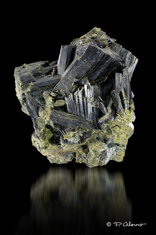 Epidota
5,5cm x 6,5cm x 6cm
(Autor: Pere Alonso)