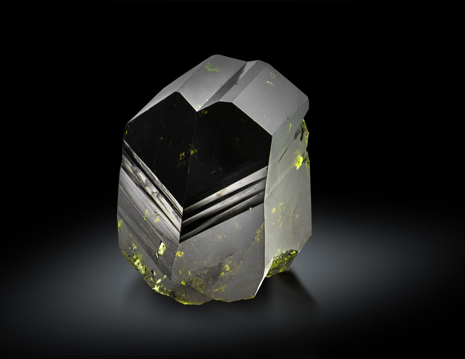 Epidota
3 x 5 x 5 cm
(Autor: Museo MIM)