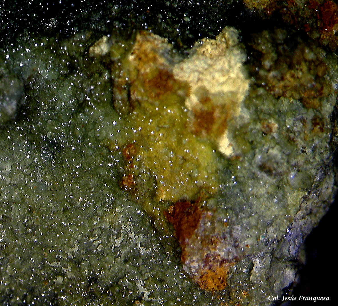Escorodita [Scorodite]
6´62 x 5´31 mm.
(Autor: Jesus Franquesa Baucells)