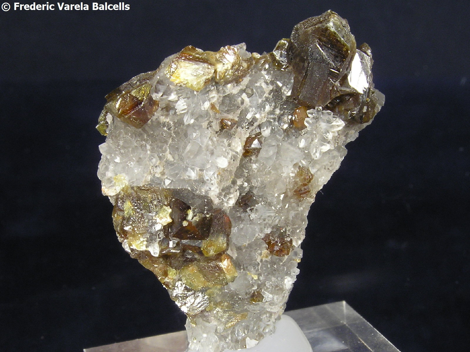 Esfalerita, cuarzo
3,3 x 3 x 2 cm.
(Autor: Frederic Varela)
