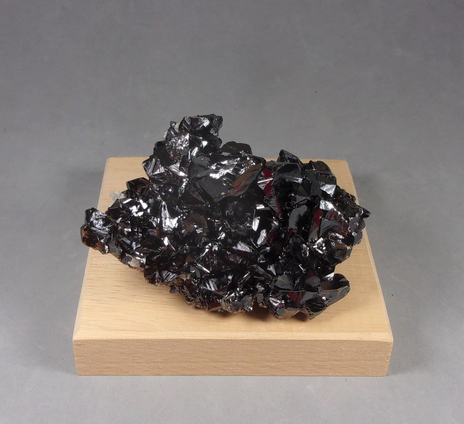 Esfalerita
7,8 x 5 x 4 cm.
(Autor: J. G. Alcolea)