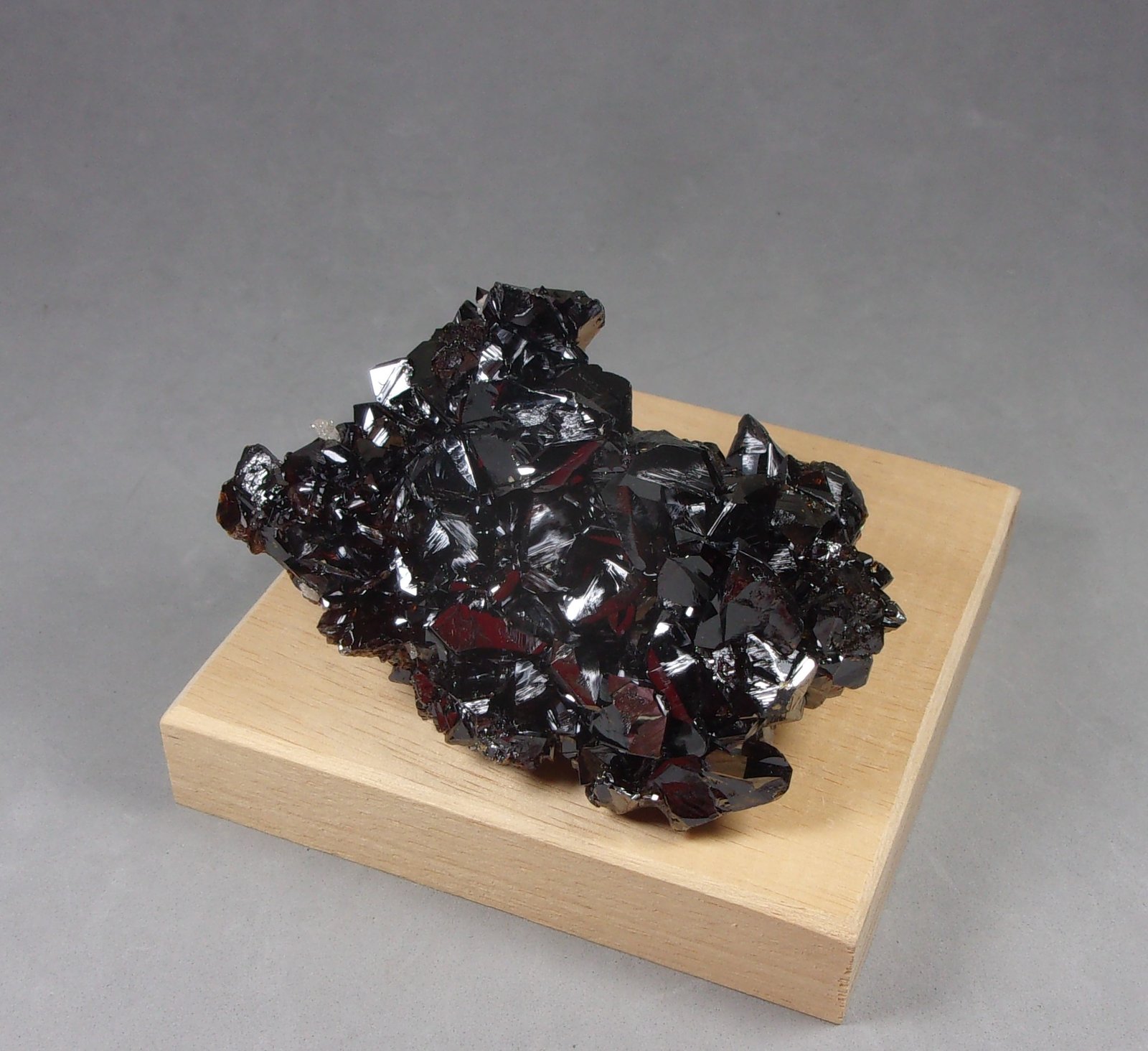 Esfalerita
7,8 x 5 x 4 cm.
(Autor: J. G. Alcolea)