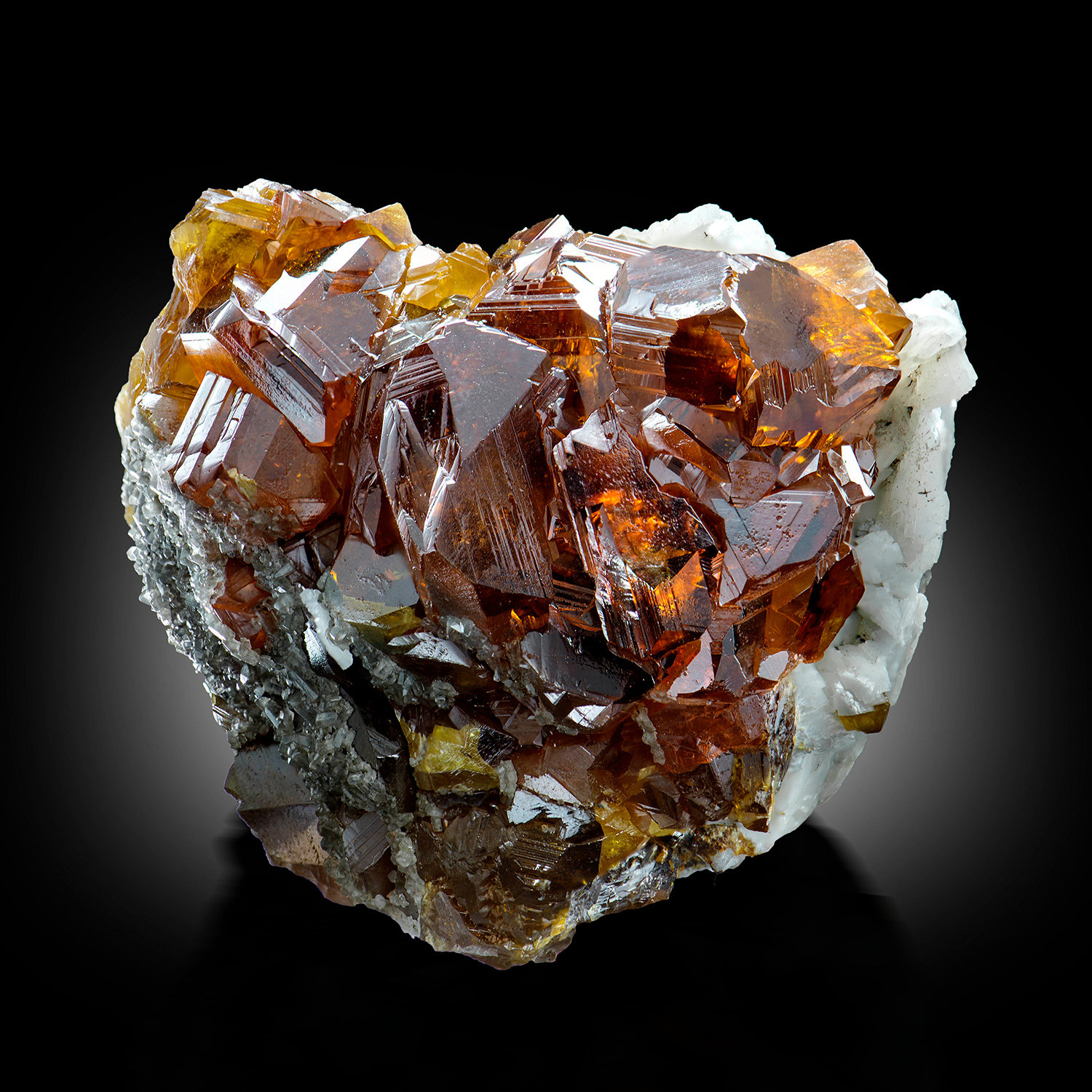 Esfalerita, Dolomita, Calcita
7.5 x 6.5cm
(Autor: Raul Vancouver)
