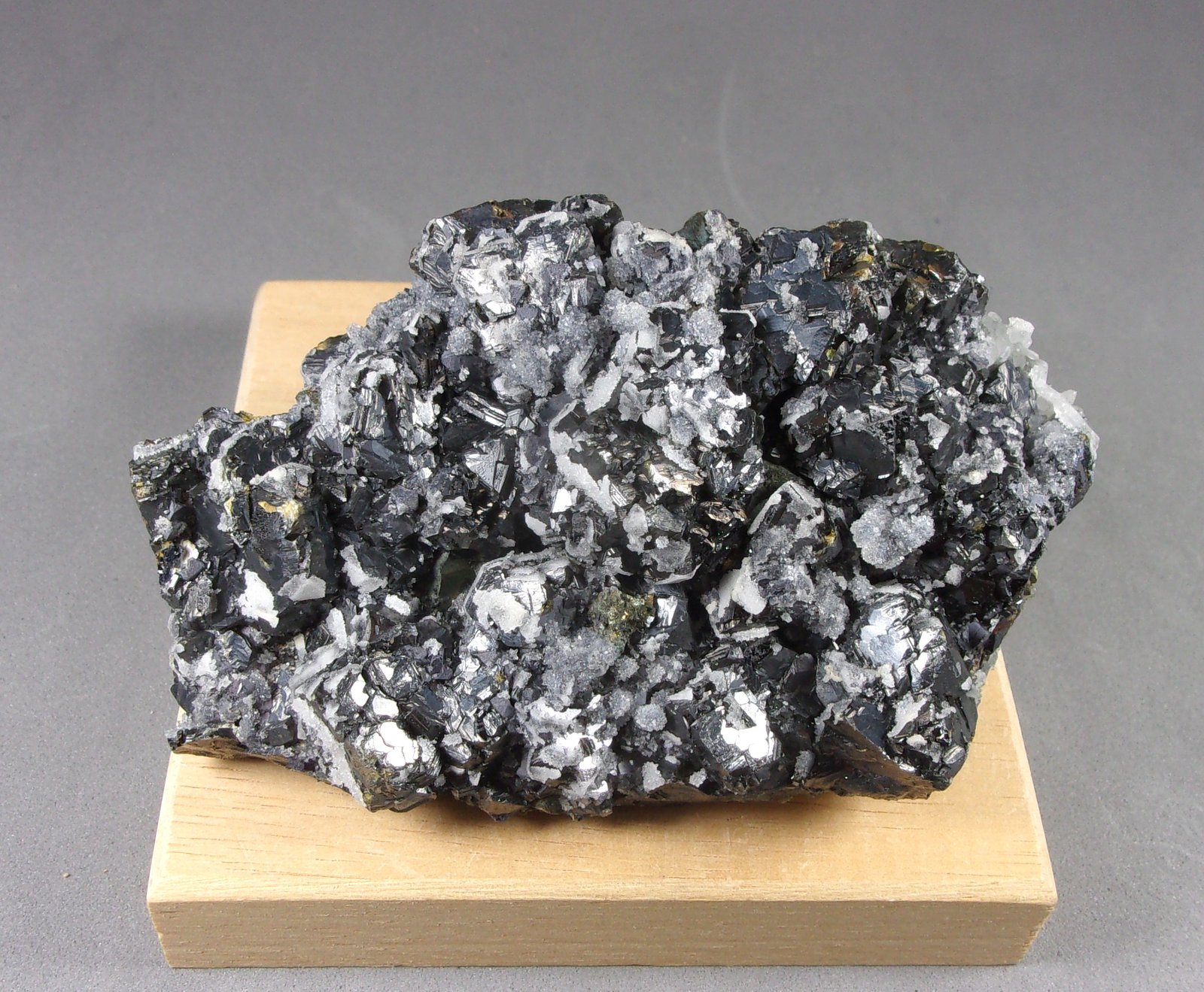 Esfalerita
8,5 x 5,5 x 2,3 cm.
(Autor: J. G. Alcolea)
