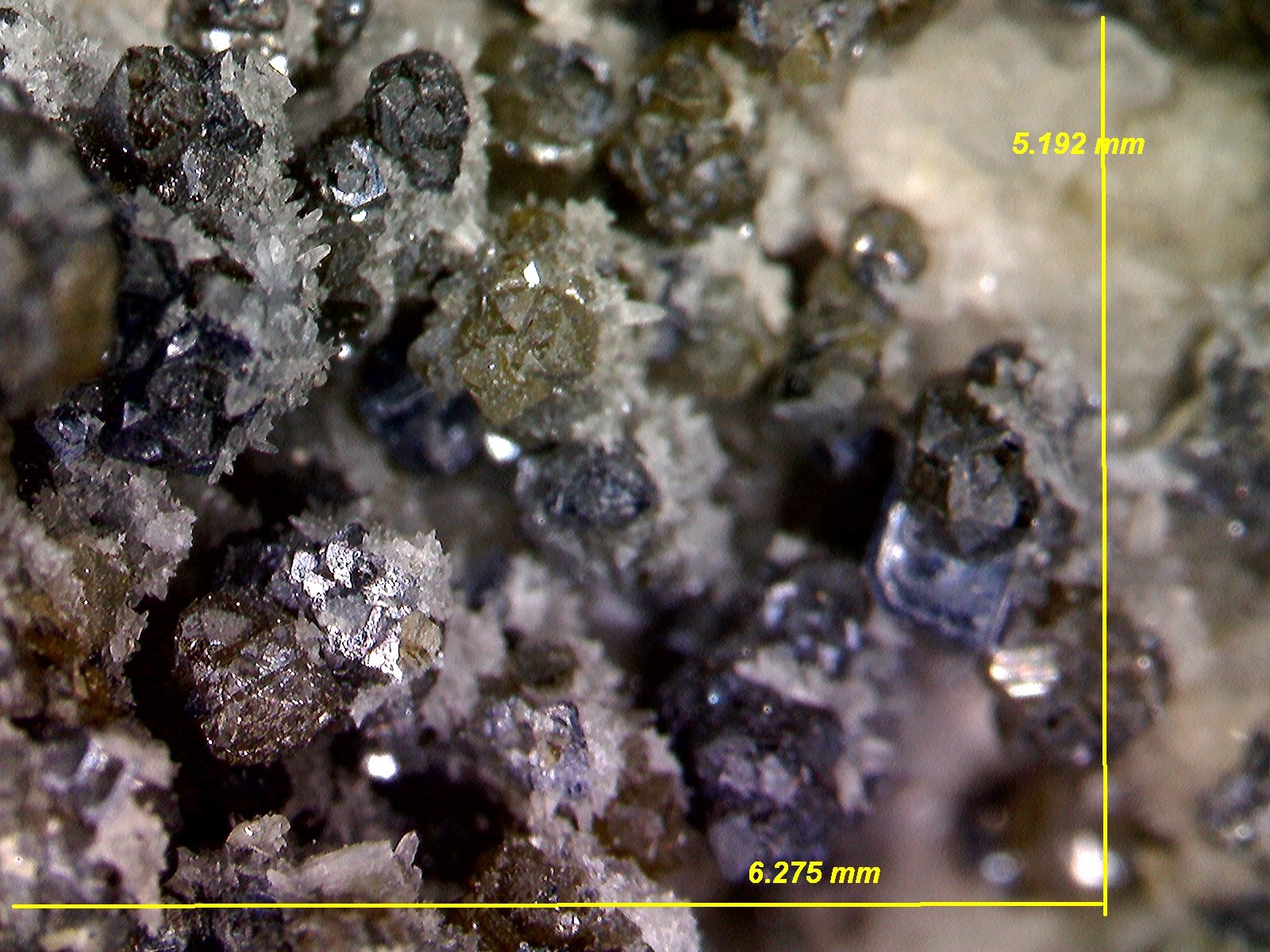 Esfalerita (variedad cleofana), Galena y Cuarzo.
60x50 mm
(Autor: Jesus Franquesa Baucells)