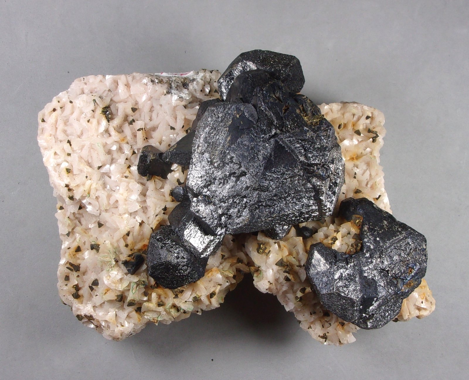 Esfalerita sobre Dolomita
13,5 x 9,9 x 5,5 cm.
(Autor: J. G. Alcolea)