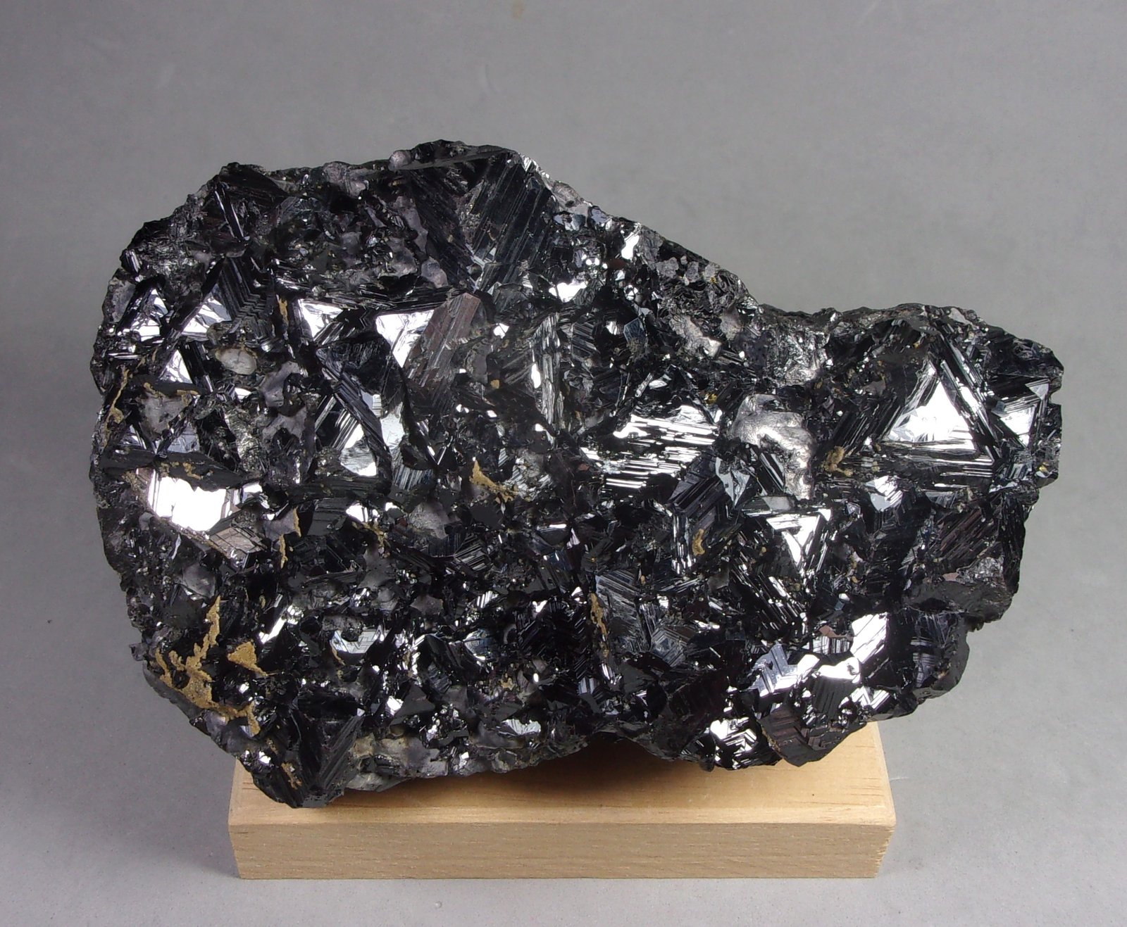 Esfalerita
10,7 x 7,8 x  5 cm. 717 g.
(Autor: J. G. Alcolea)