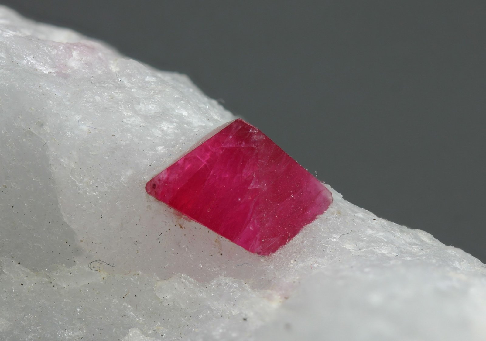 Espinela
cristal 12 mm
(Autor: Ramon A  Lopez Garcia)