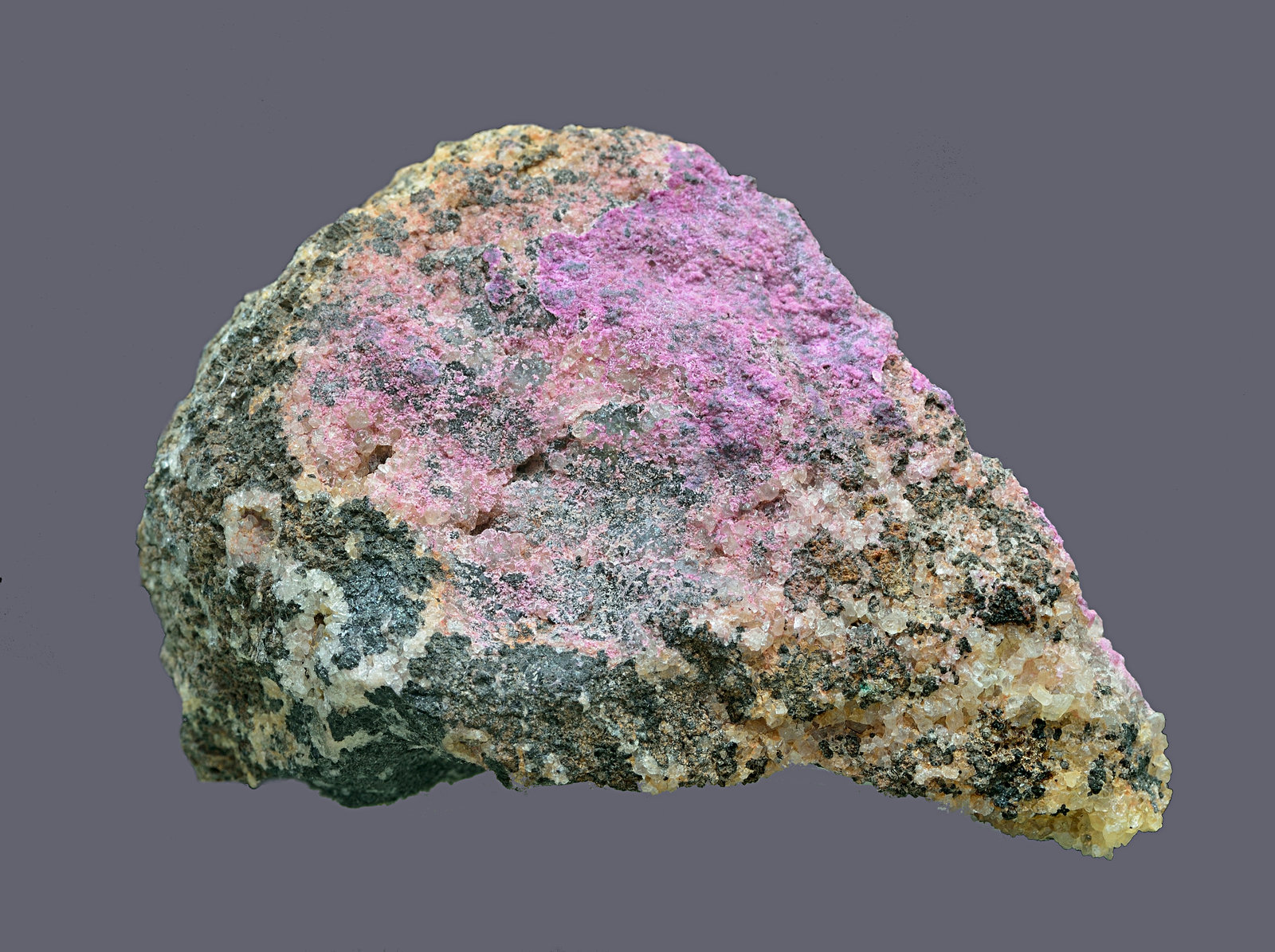 Eritrina sobre Safflorita
80x50x50mm
(Autor: Antonio Carmona)