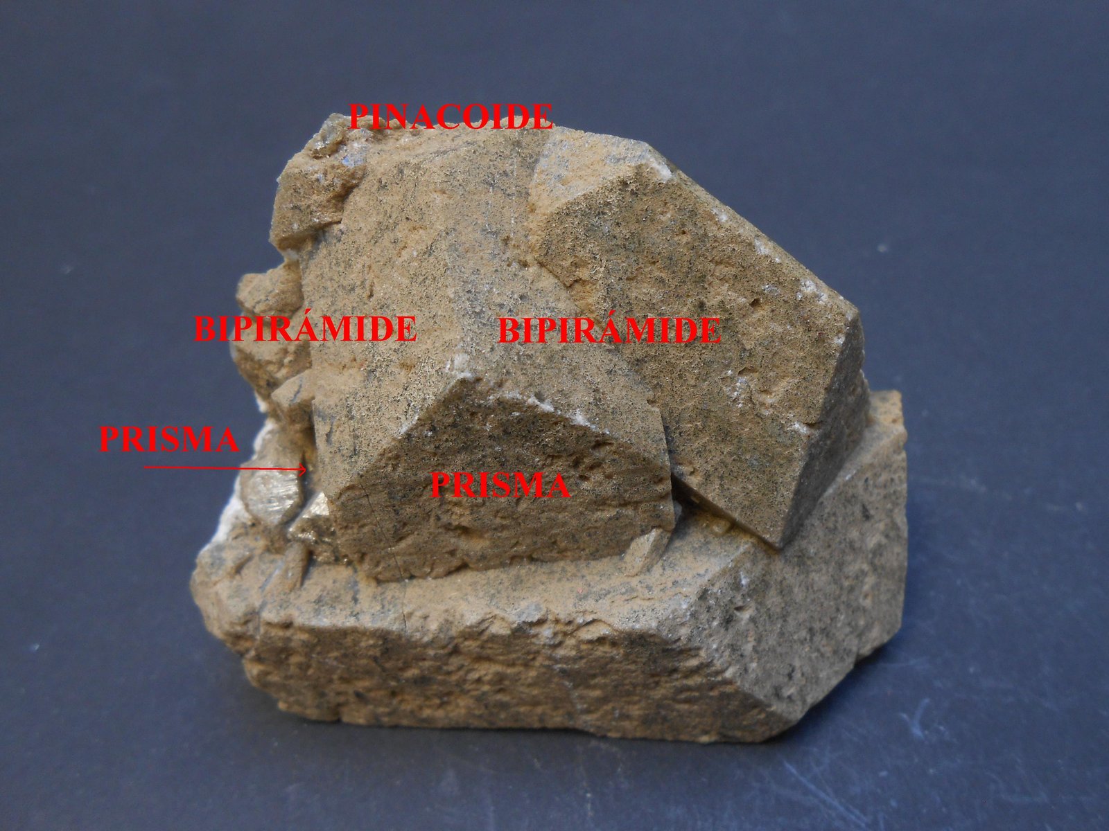 _Esquema de Fluorapofilita-(K)
7 x 5 x 3,5 cm
(Autor: Antonio Alcaide)