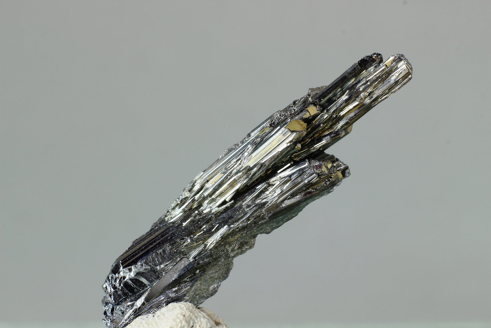Stibnita (Estibina)
53x20 mm
(Autor: Juan Espino)