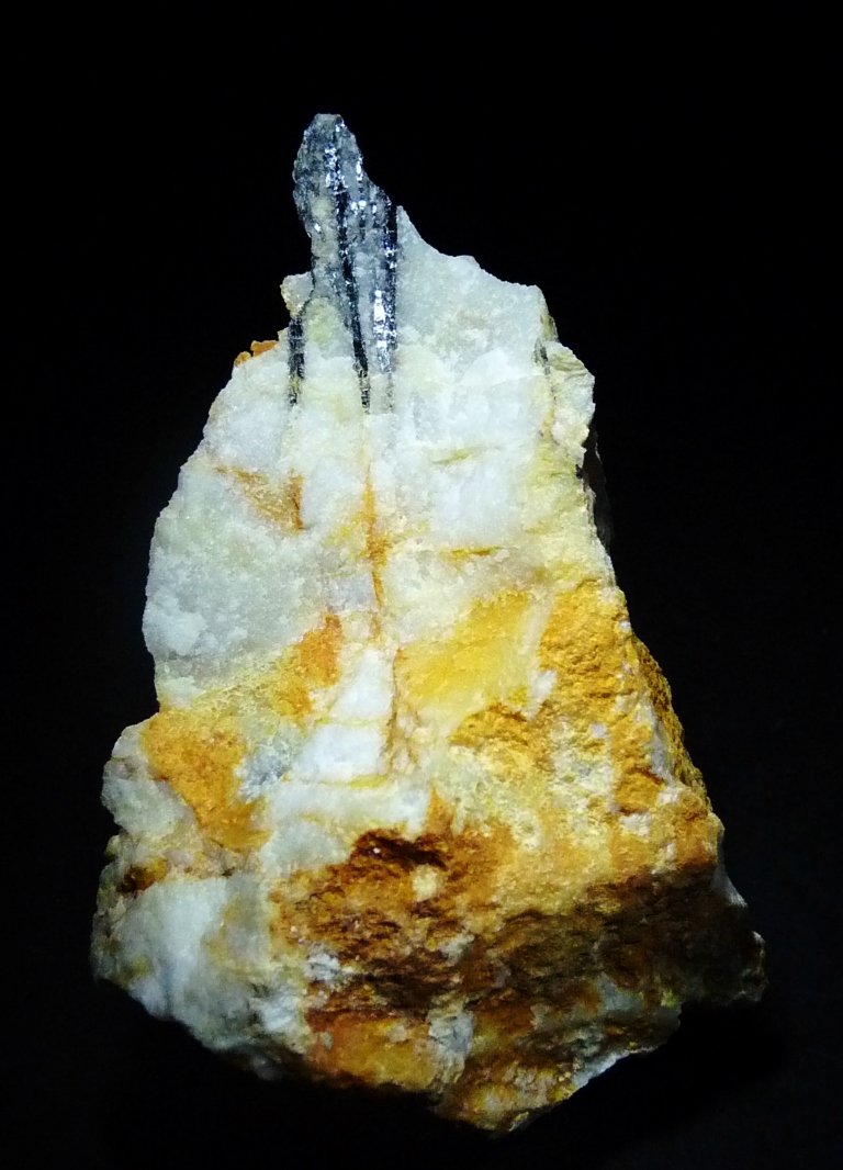 Stibnita (estibina) sobre Cuarzo
80x45 mm.
(Autor: Jesus Franquesa Baucells)