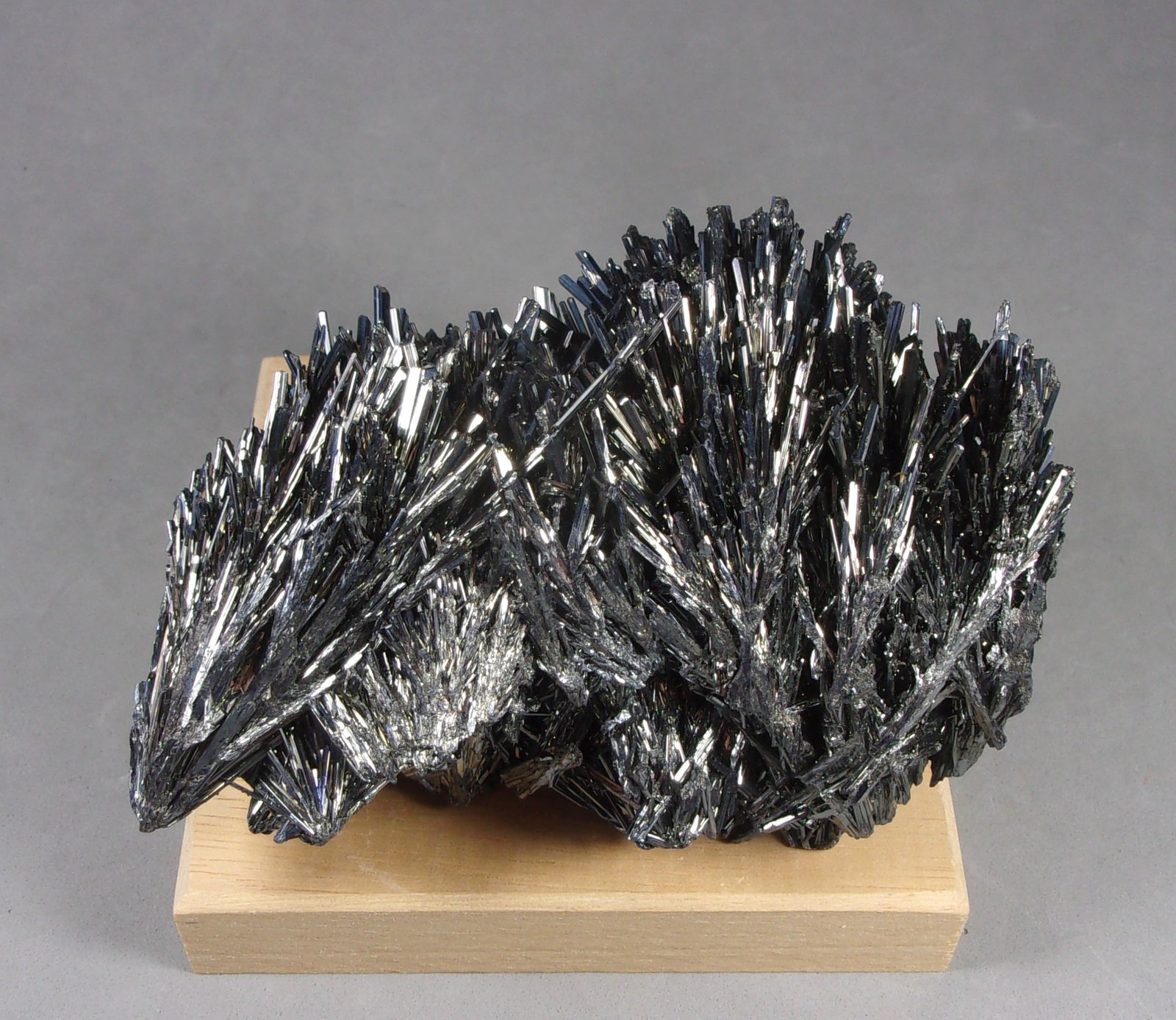 Estibina
9,5 × 6,5 × 4,2 cm.  285,4g.
(Autor: J. G. Alcolea)