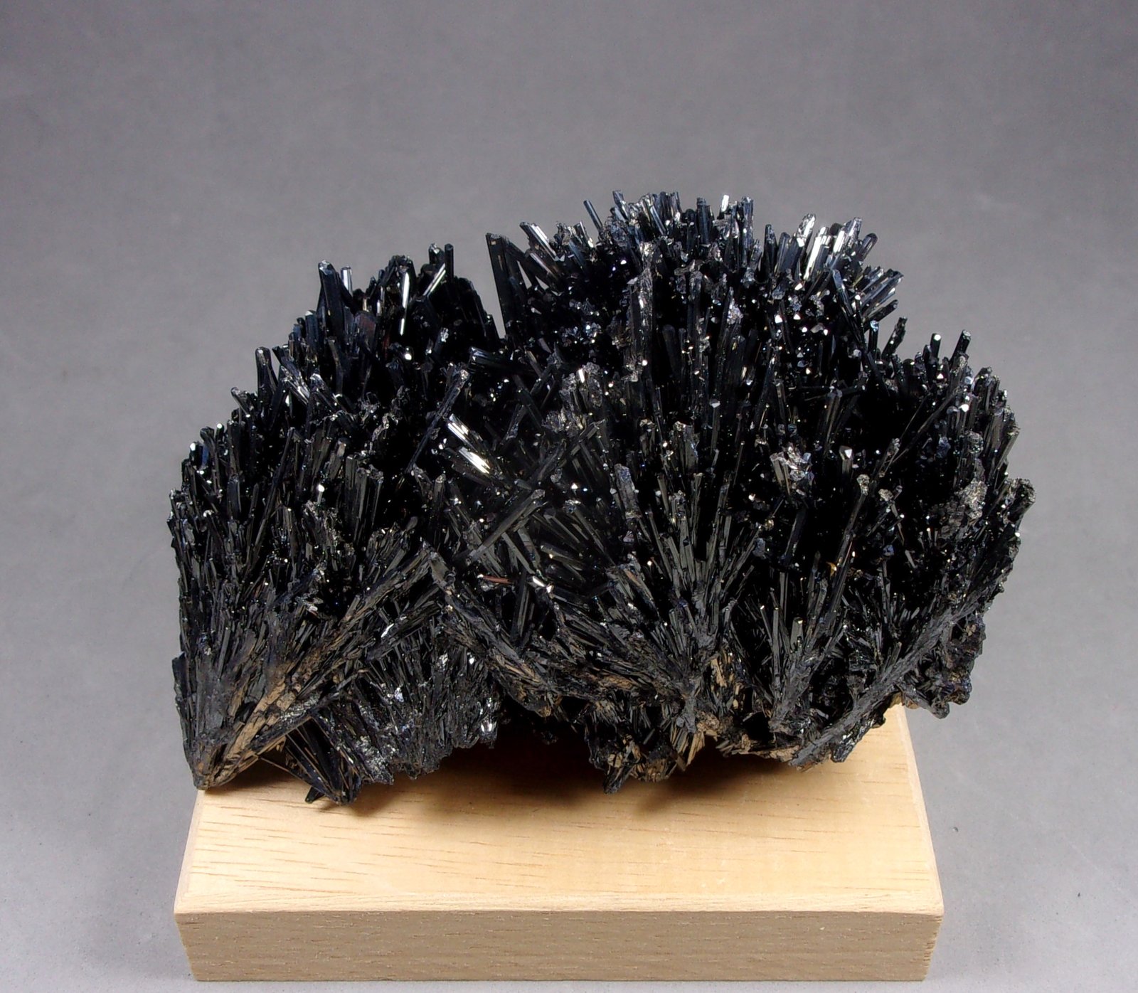 Estibina
9,5 × 6,5 × 4,2 cm.  285,4g.
(Autor: J. G. Alcolea)