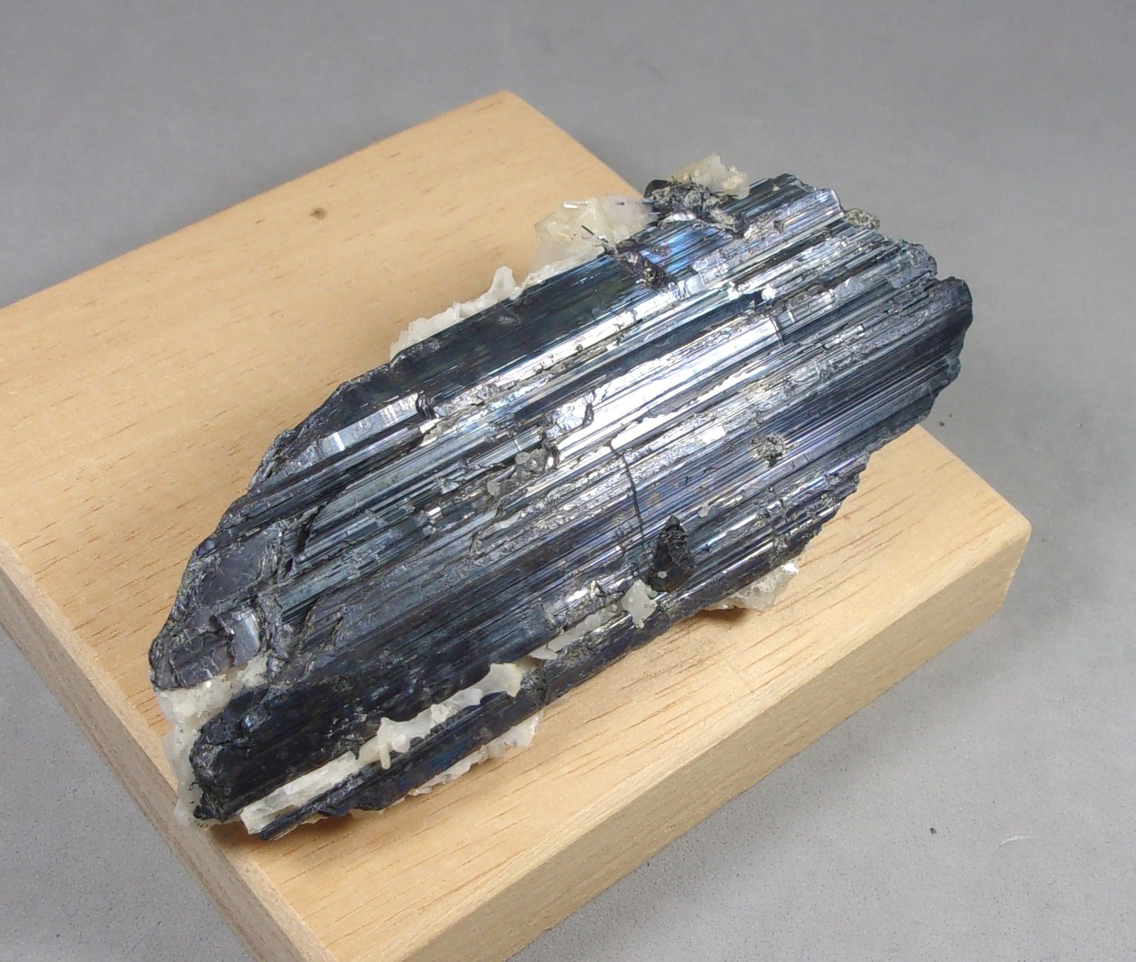 Estibina y Barita
8,8 x 4,2 x 1,8 cm.
(Autor: J. G. Alcolea)