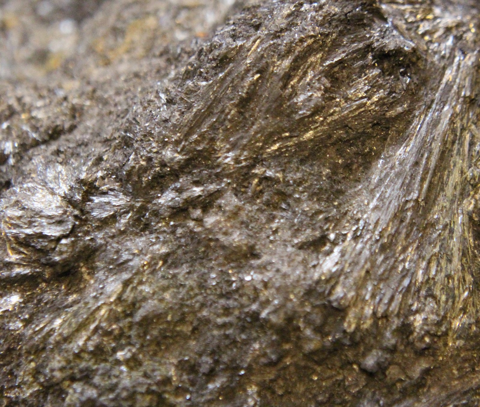 Stibnita (Estibina)
14X12X7 cm.
(Autor: Luis Edmundo Sánchez Roja)