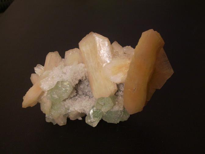 Estilbita-(Ca) y Fluorapofilita-(K)
9 x 5,5 x 4 cm
(Autor: Antonio Alcaide)