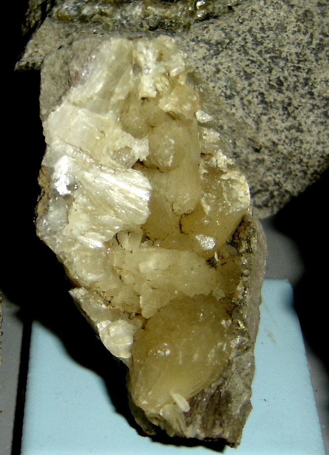 Stilbita-Ca (Estilbita-Ca)
6 x 4 x 3,6 cm
(Autor: Anisio Claudio)