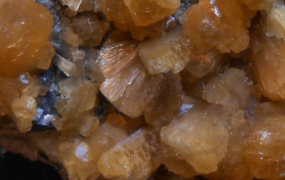 Estilbita-Ca y Magnetita
6,5 x 3,5 x 3 cm
(Autor: Antonio Alcaide)