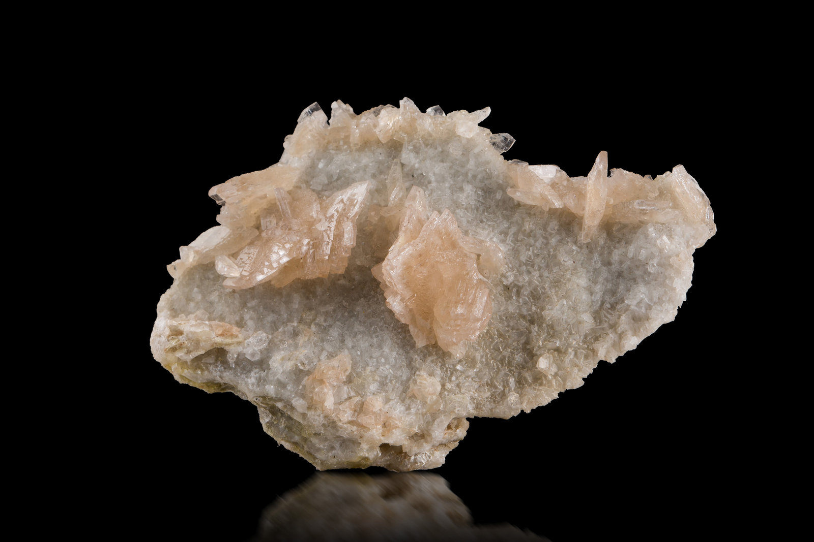 Fairfieldita
6 x 4 x 2 cm / Cristal principal: 1.2 cm.
(Autor: Museo MIM)
