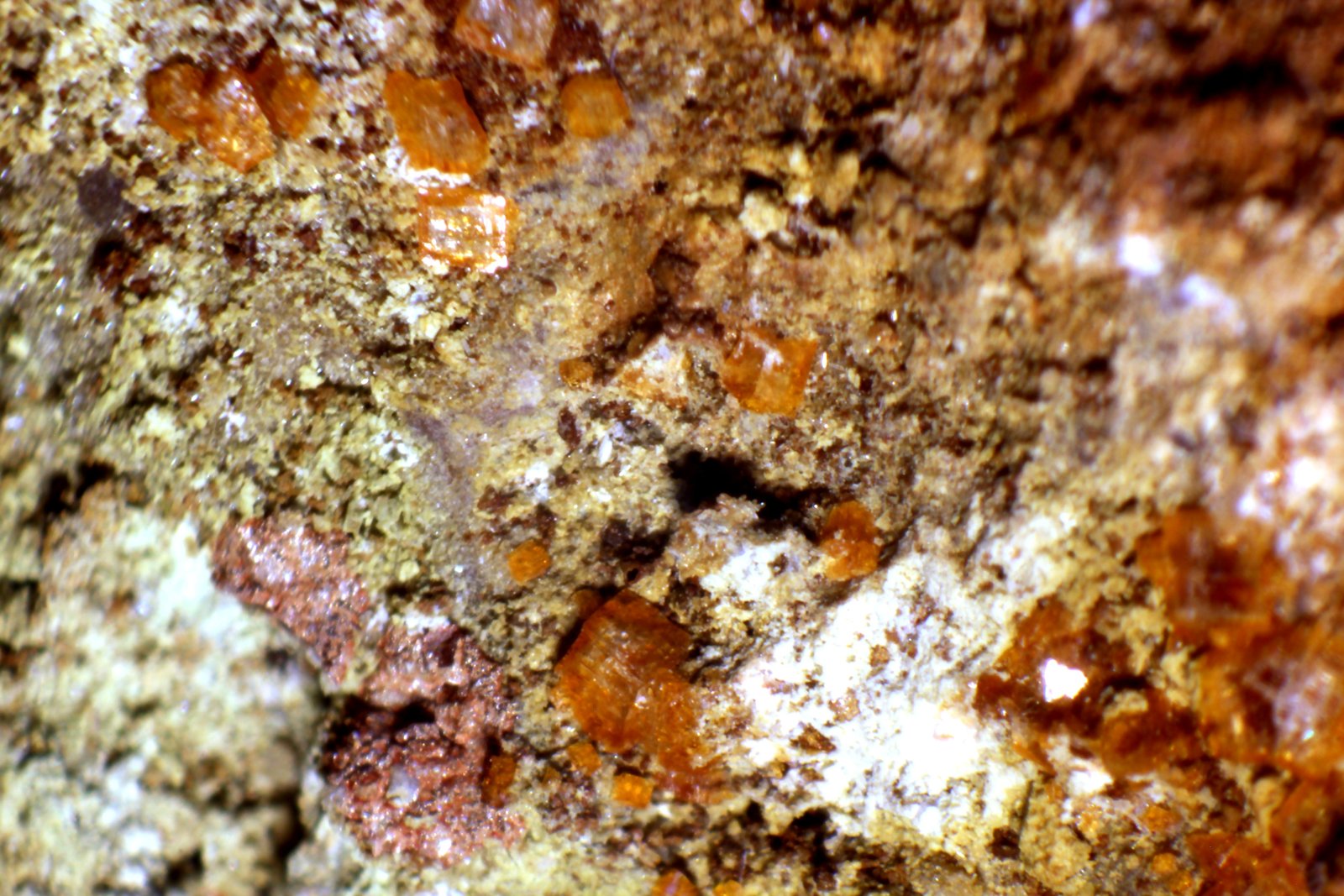 Farmacosiderita
< 1 mm.
(Autor: José Luis Zamora)