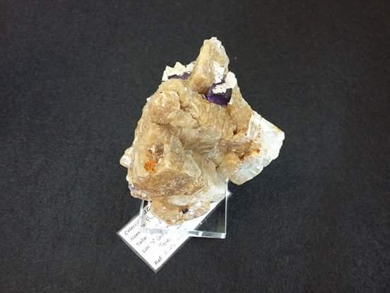 Calcita y Fluorita
8'5 x 8 x 6 cm.
(Autor: joaquin gar)