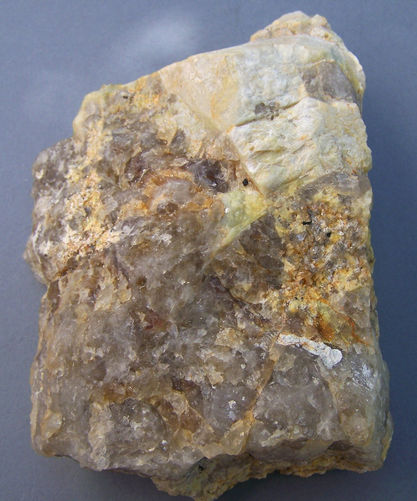 Feldespato (grupo)
21 x 13 cm. la pieza, 9 cm. el cristal.
(Autor: canada)
