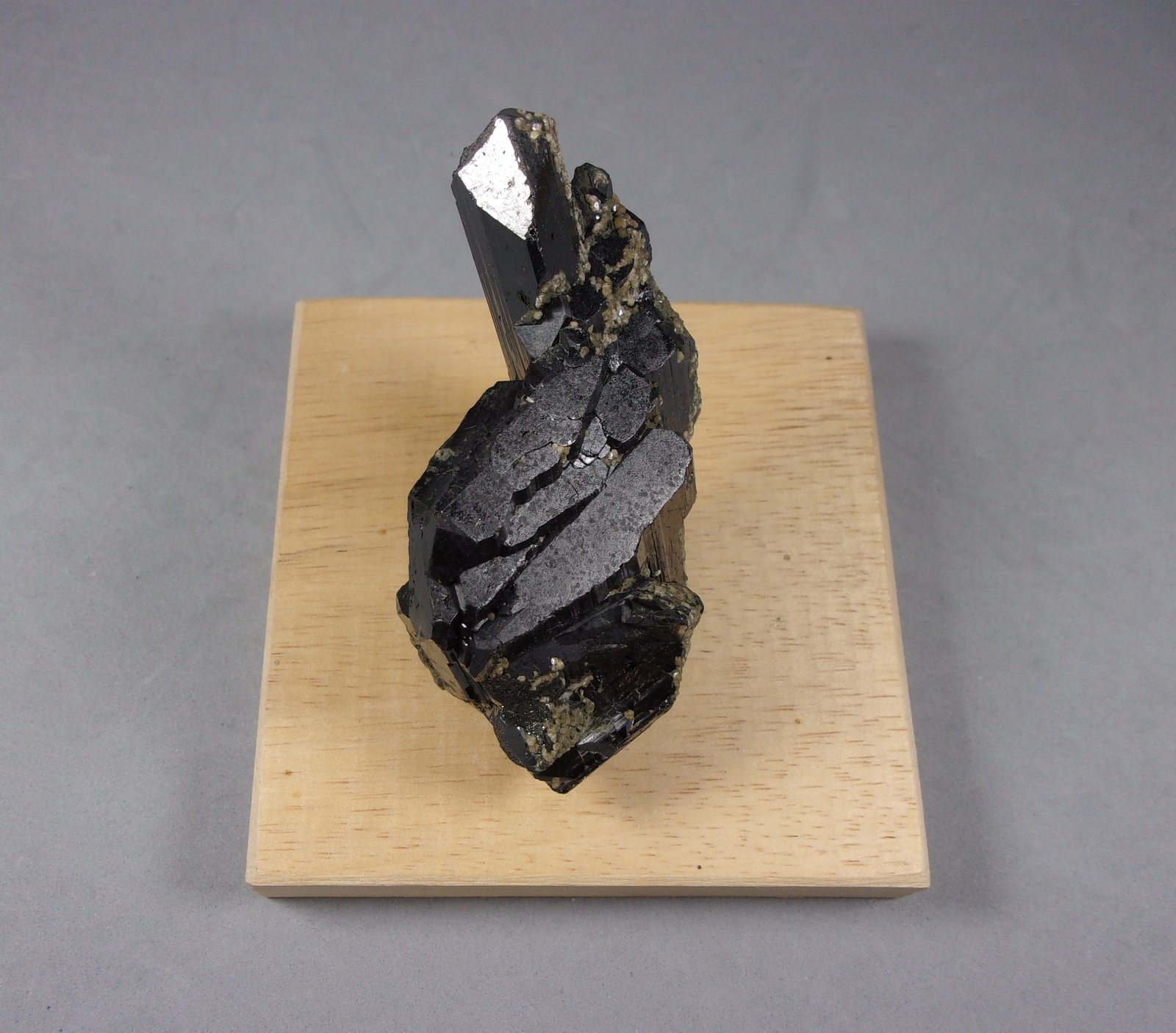 Ferberita
7,5 x 4,8 x 3,8 cm.
(Autor: J. G. Alcolea)