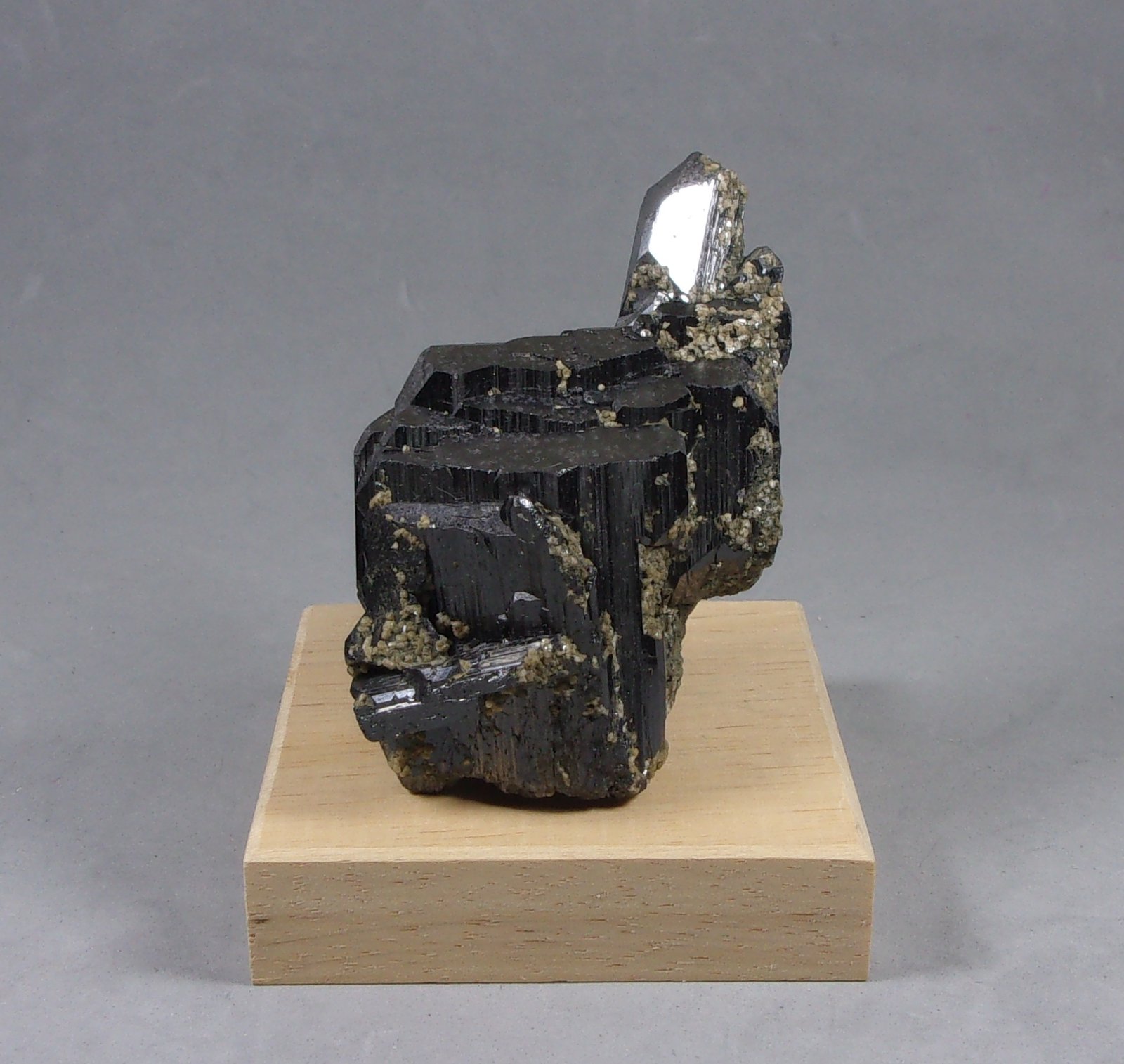 Ferberita con Siderita
7,5 x 4,3 x 3,2 cm.
(Autor: J. G. Alcolea)