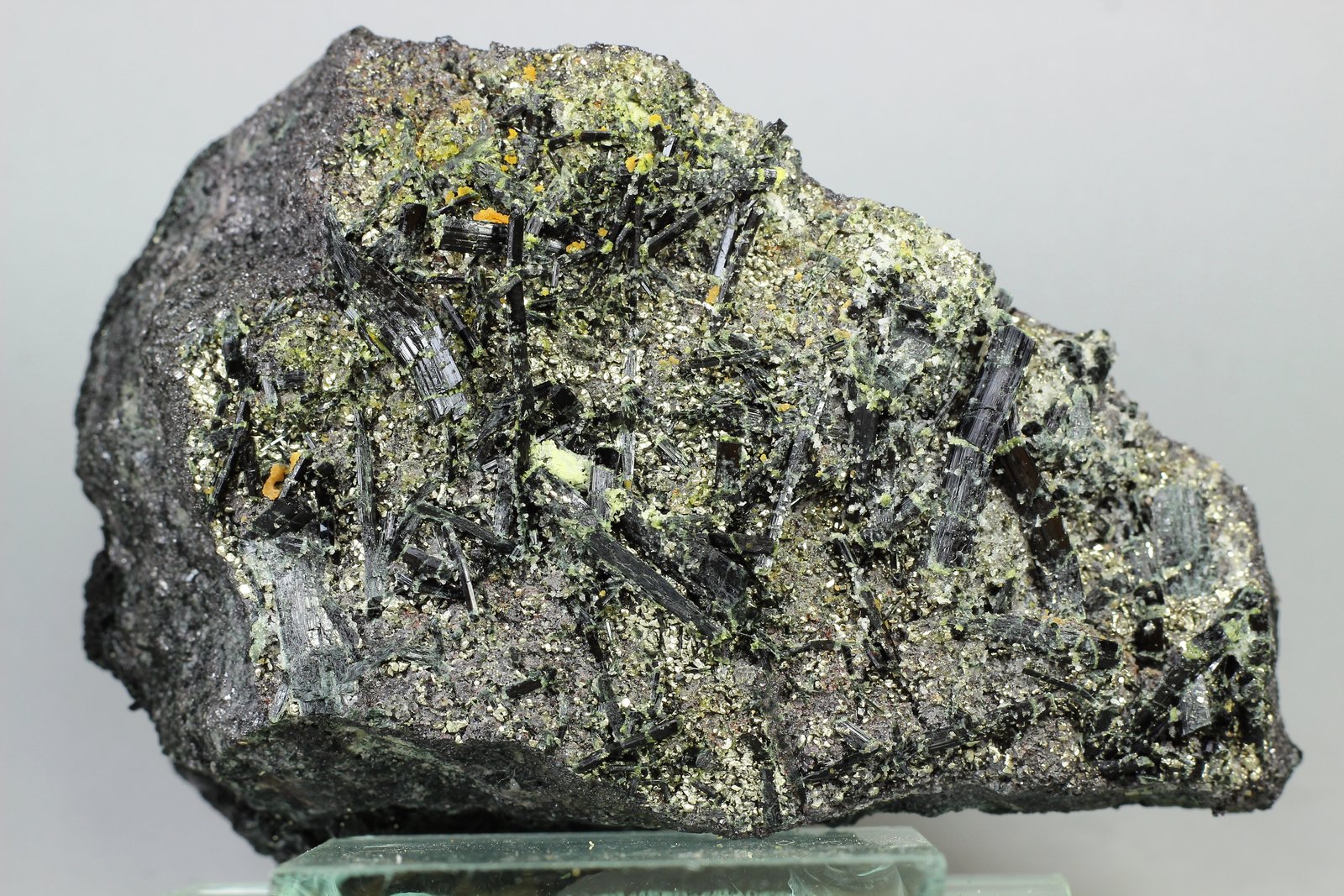 Ferro-actinolita y Magnetita
93x67x38
(Autor: Juan Espino)