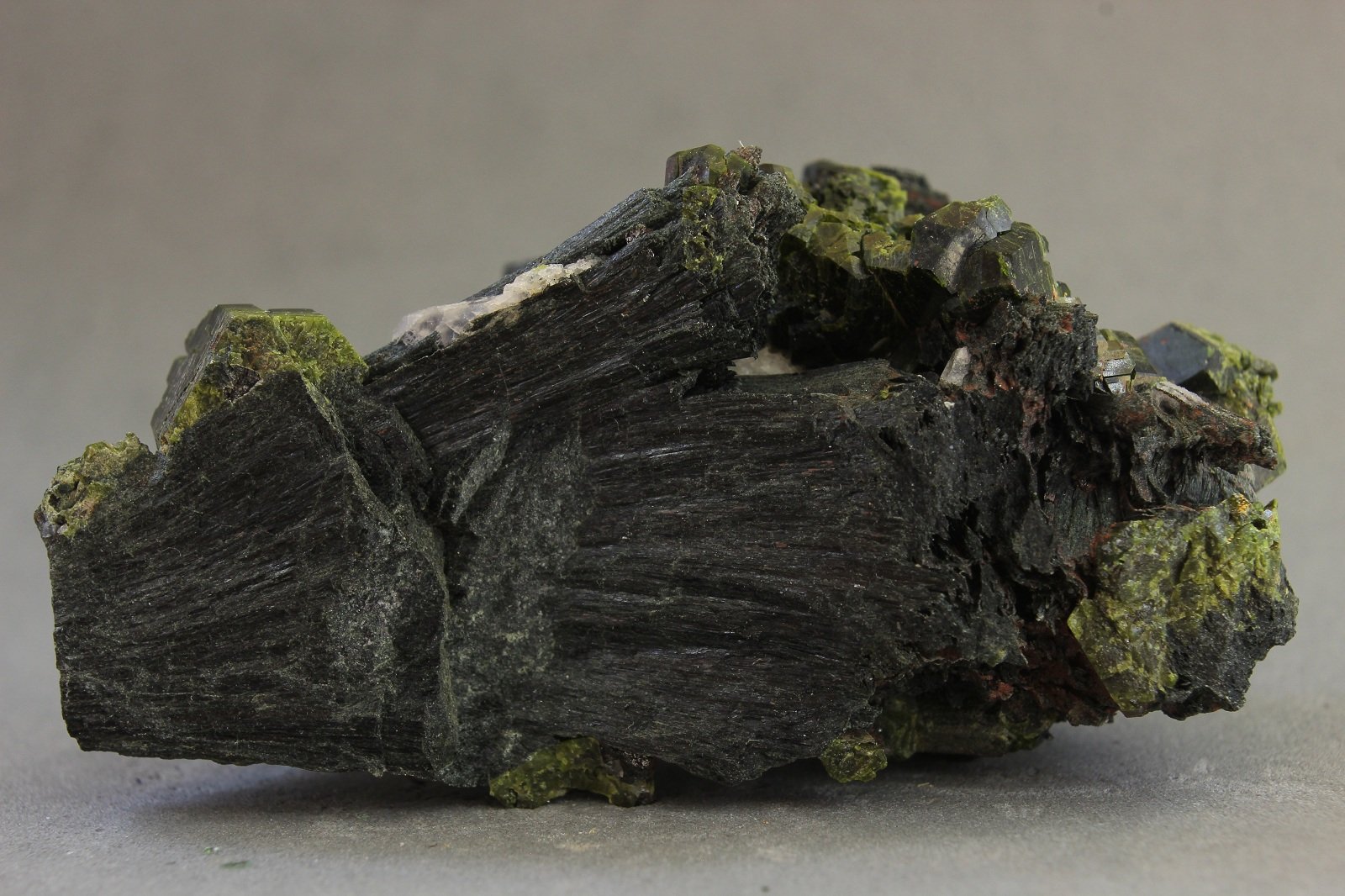 Ferro-pargasita
40x24x26 mm
(Autor: Juan Espino)