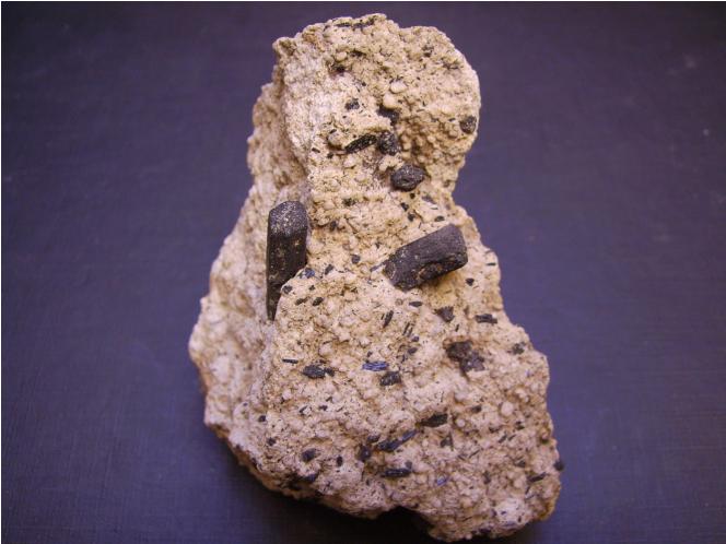 Ferro-hornblenda
9 x 5 x 5 cm
(Autor: Antonio Alcaide)