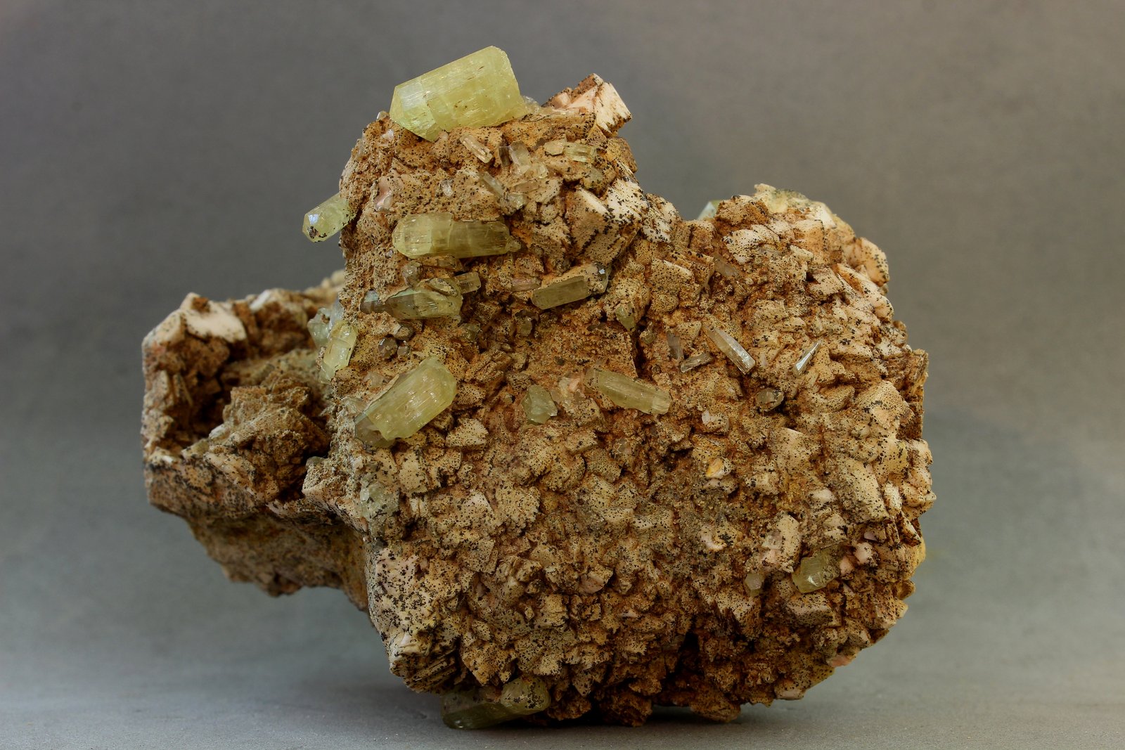 Fluorapatito
83X64X50 mm
(Autor: Juan Espino)