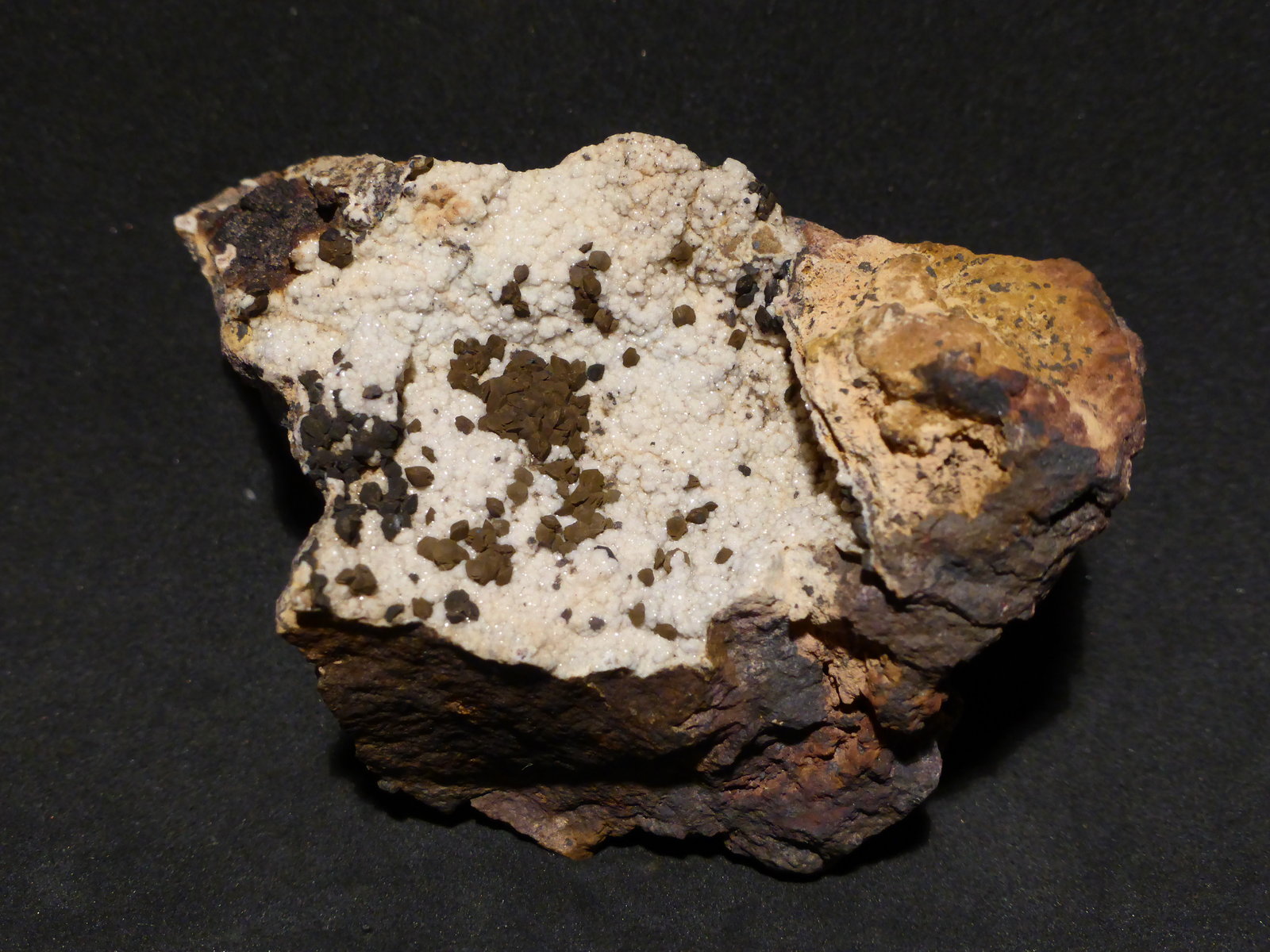 Fluorapatito y goethita pseudo siderita
5,5x4 cm
(Autor: Ander Ispizua Juan)