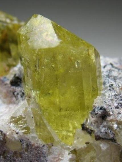 Fluorapatito
5,5 x 3,5 x 3,5 cm
(Autor: Antonio Alcaide)