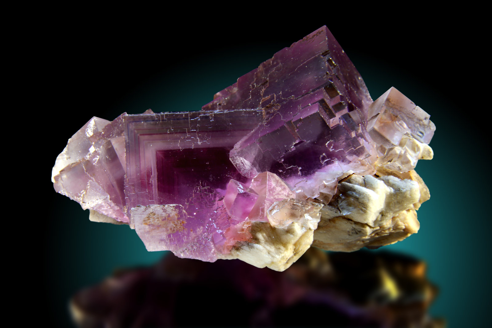 Fluorita y Barita
10x6 cm, cristales de hasta 4 cm de arista
(Autor: Raul Vancouver)