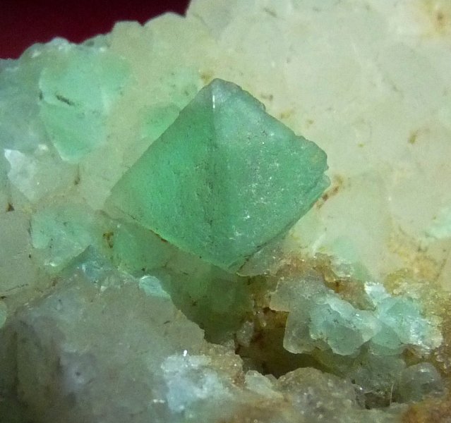 Fluorita y Cuarzo.
8 mm.
(Autor: Jesus Franquesa Baucells)