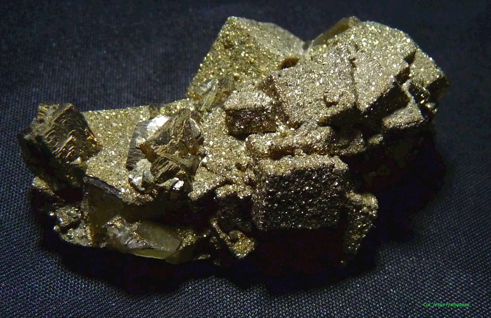 Fluorita y Pirita.
58x46 mm.
(Autor: Jesus Franquesa Baucells)