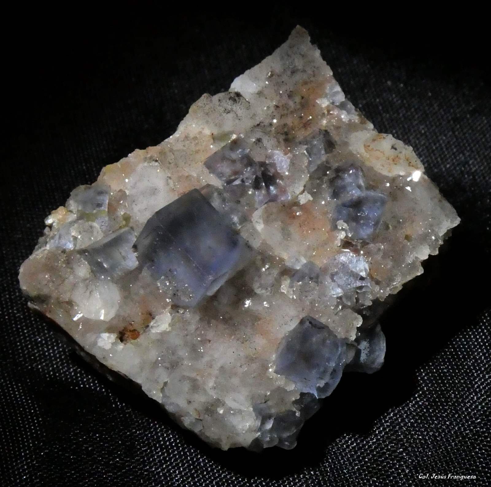 Fluorita y Cuarzo.
35x30 mm.
(Autor: Jesus Franquesa Baucells)