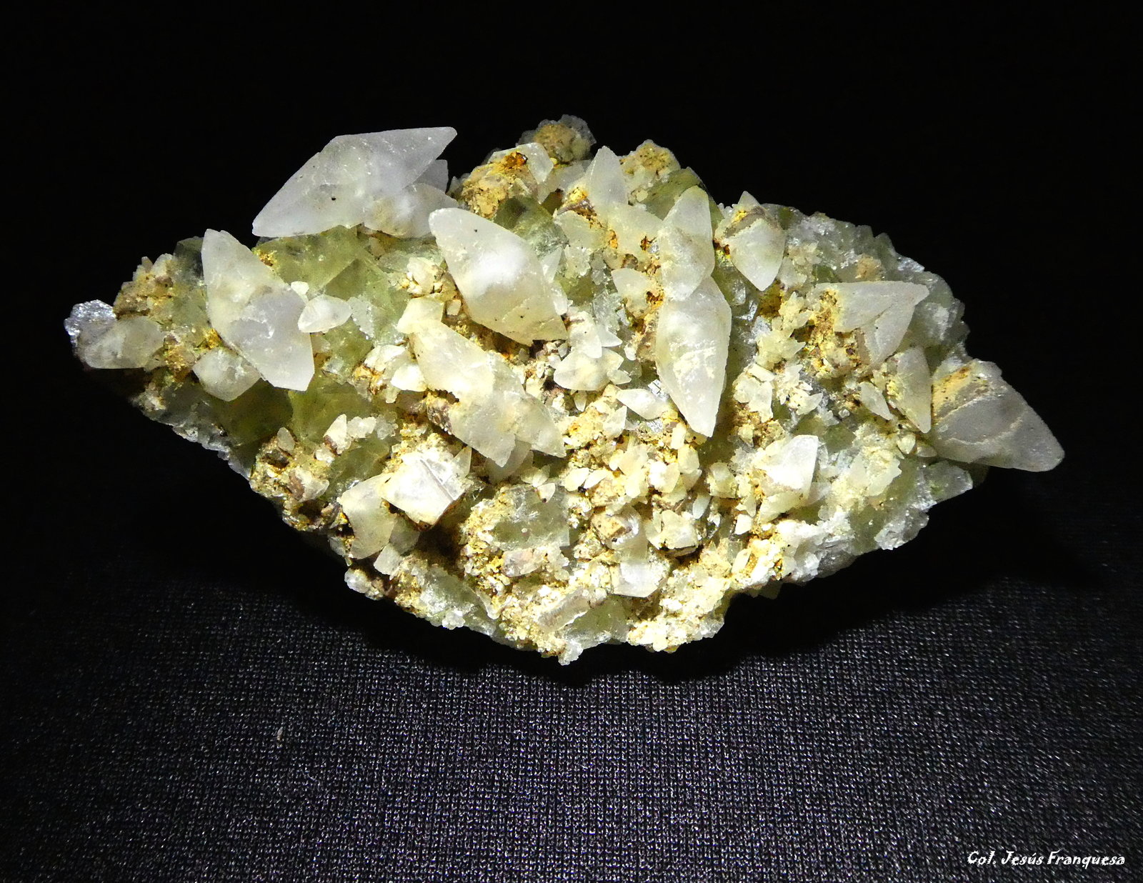 Fluorita y Calcita.
61x38 mm.
(Autor: Jesus Franquesa Baucells)